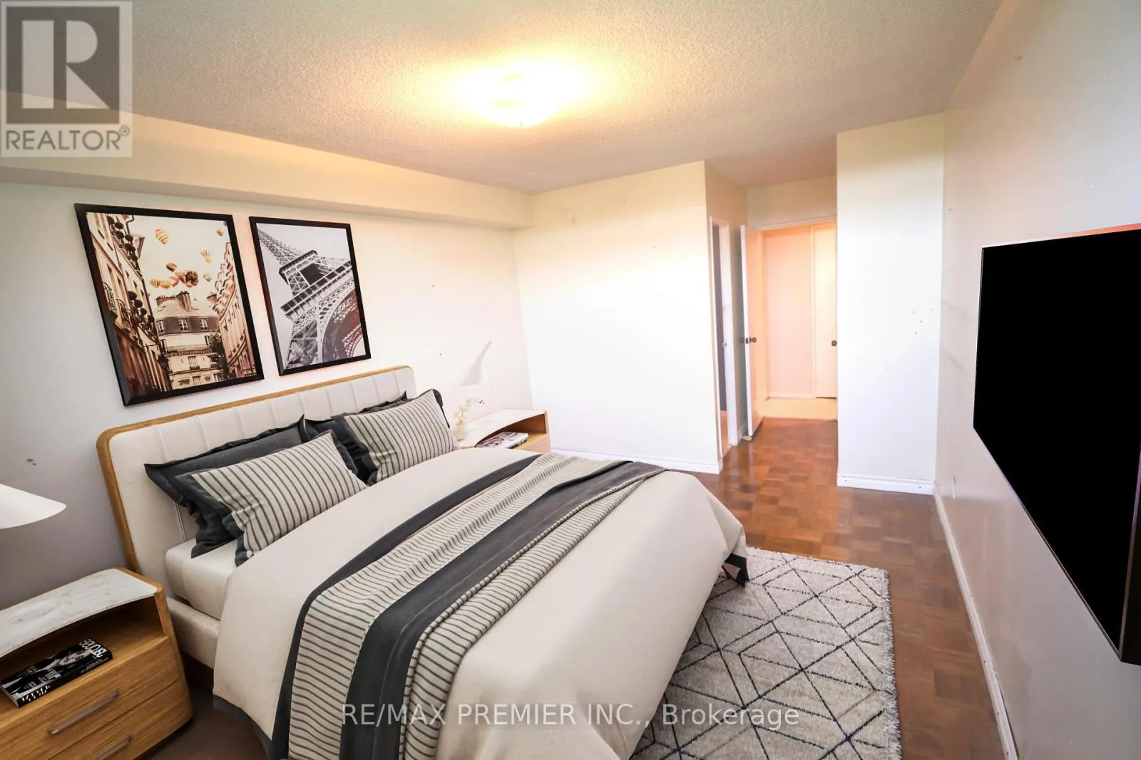 1002 - 7811 YONGE STREET