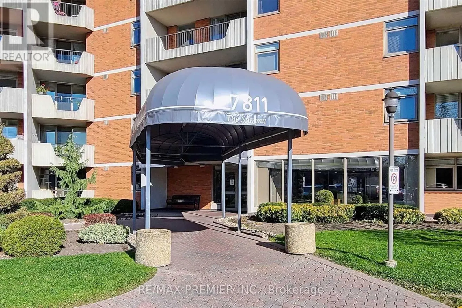 1002 - 7811 YONGE STREET