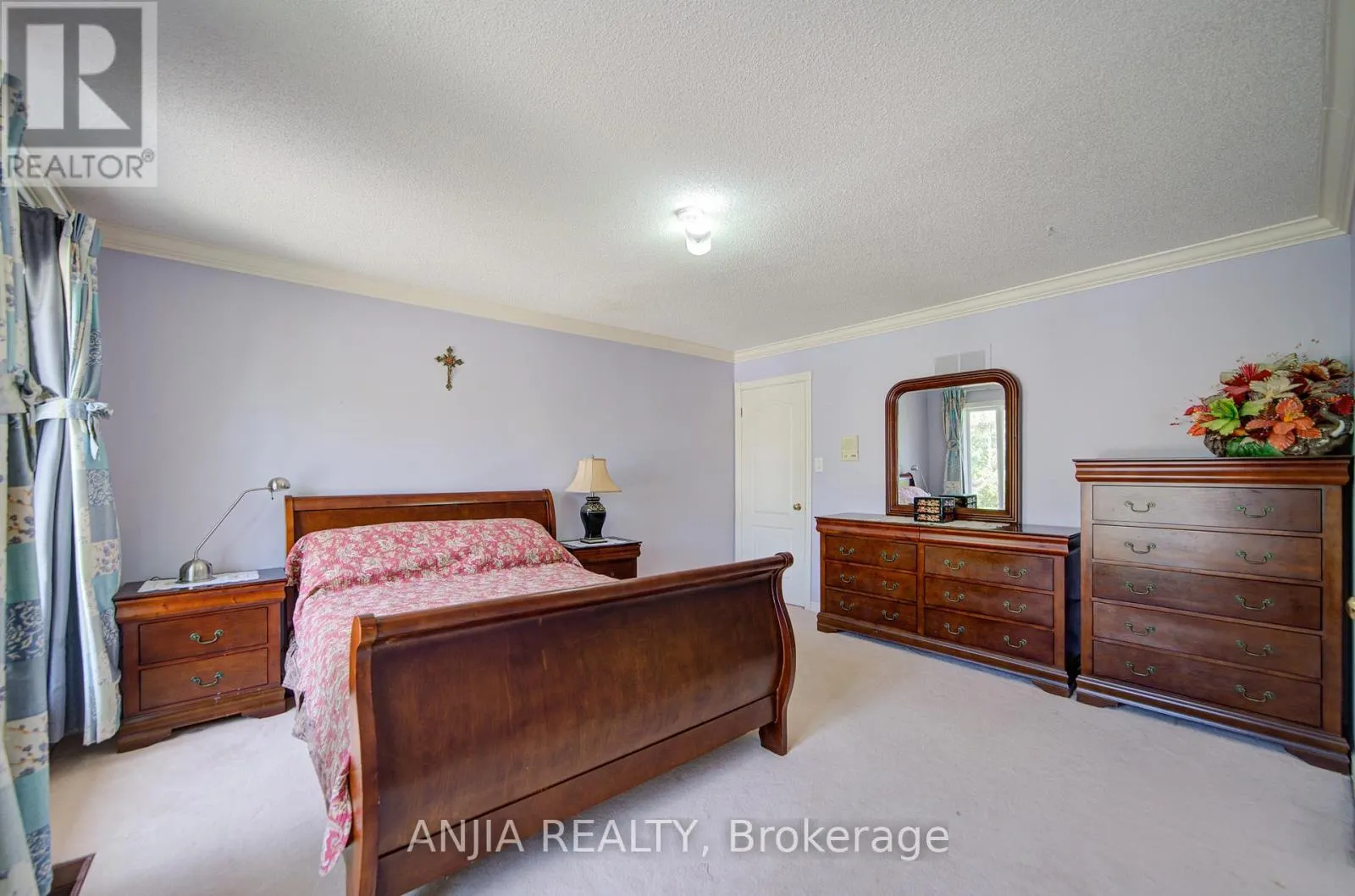 20 LADY LYNN CRESCENT