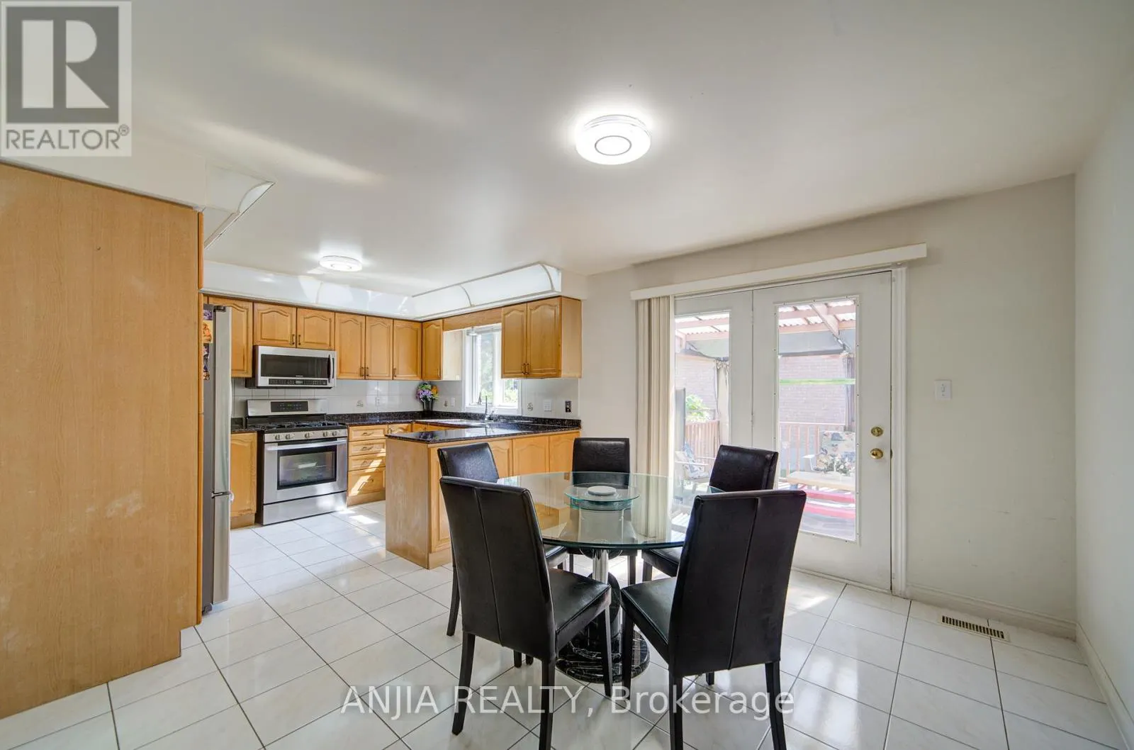 20 LADY LYNN CRESCENT
