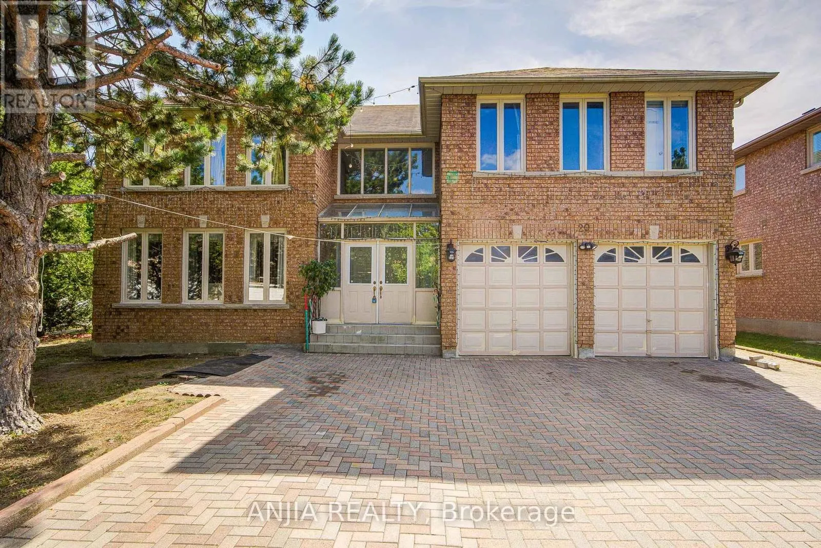 20 LADY LYNN CRESCENT