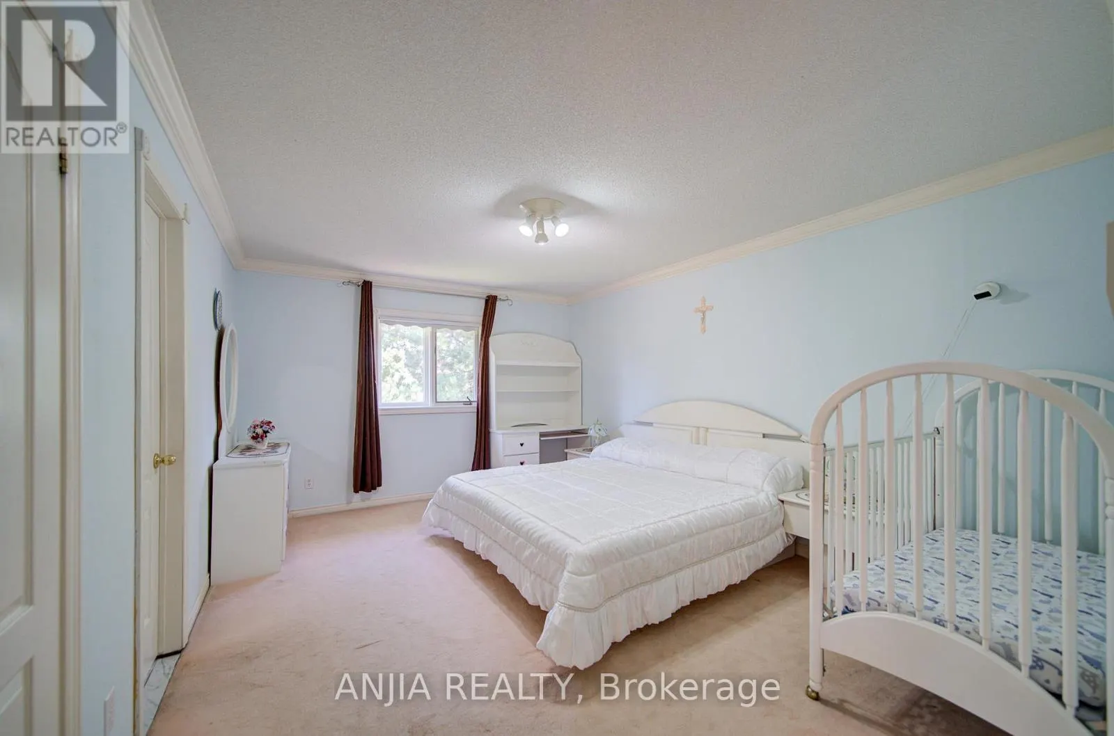 20 LADY LYNN CRESCENT