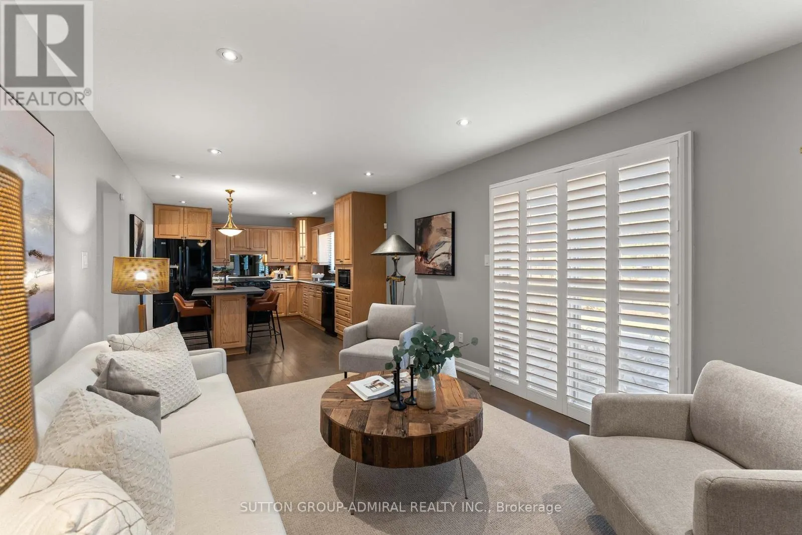 32 MAYVERN CRESCENT