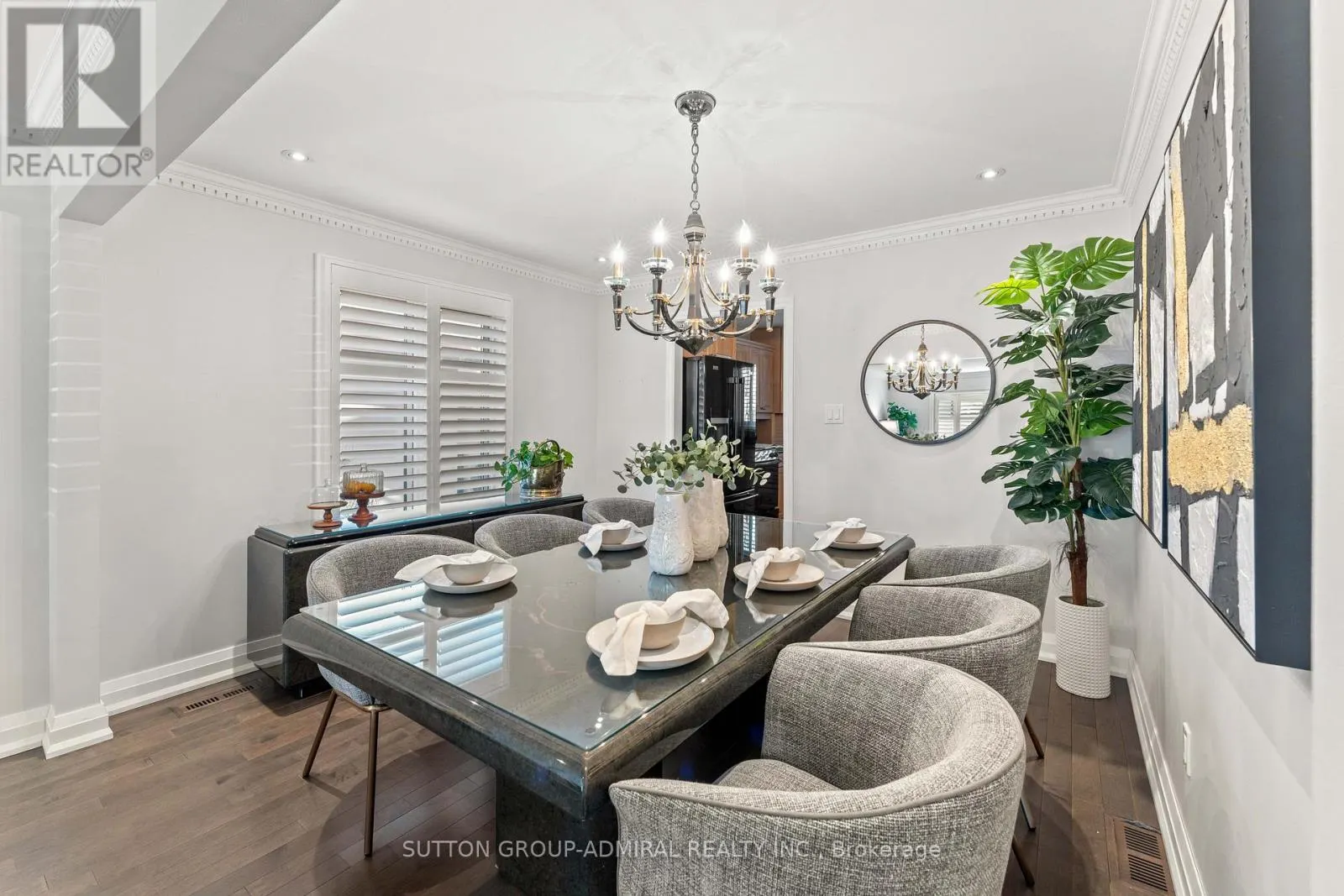 32 MAYVERN CRESCENT