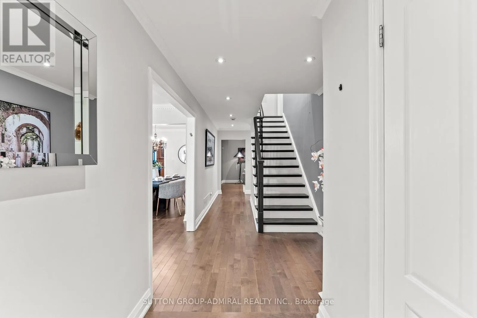 32 MAYVERN CRESCENT