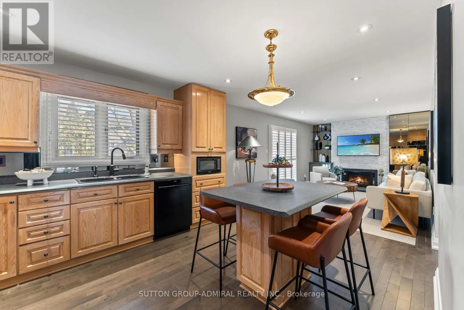 32 MAYVERN CRESCENT