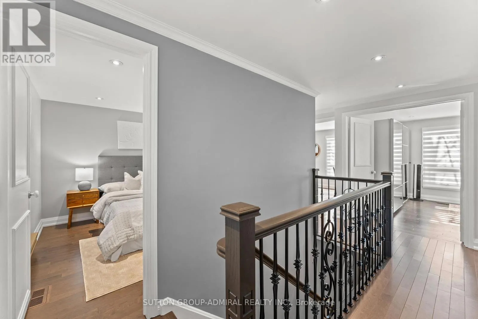 32 MAYVERN CRESCENT