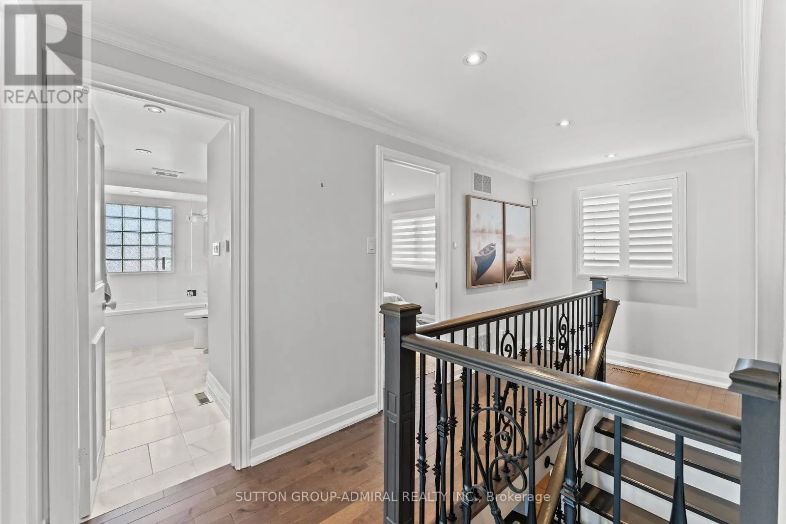 32 MAYVERN CRESCENT