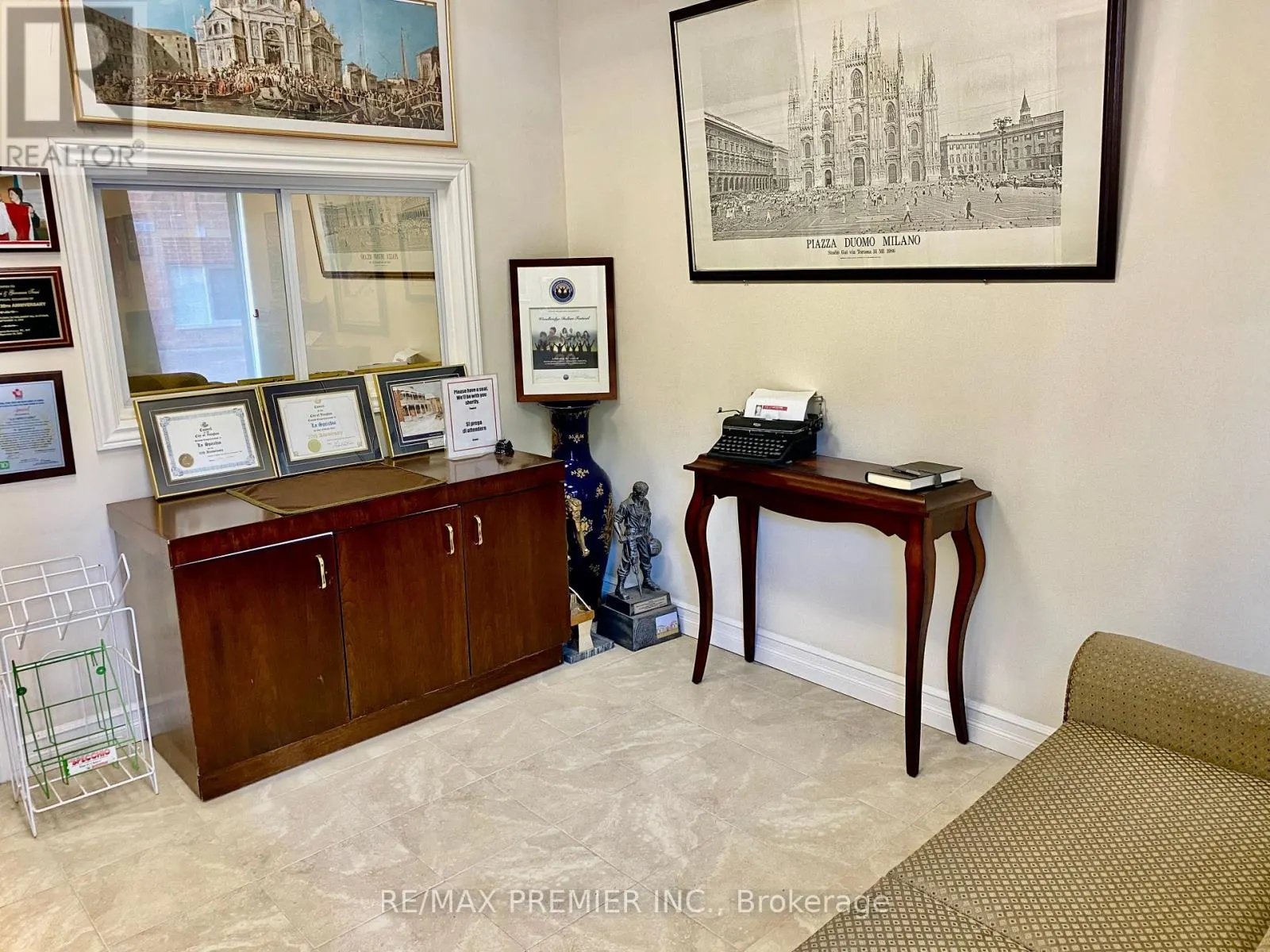 AU 8 & 9 - 140 WOODBRIDGE AVENUE
