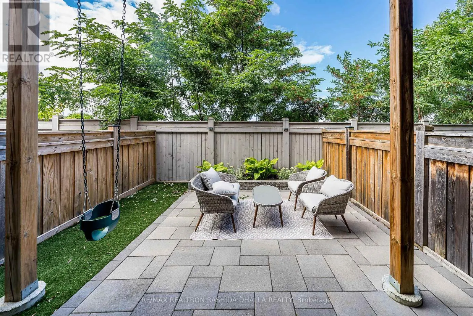 87 GLENNGARRY CRESCENT