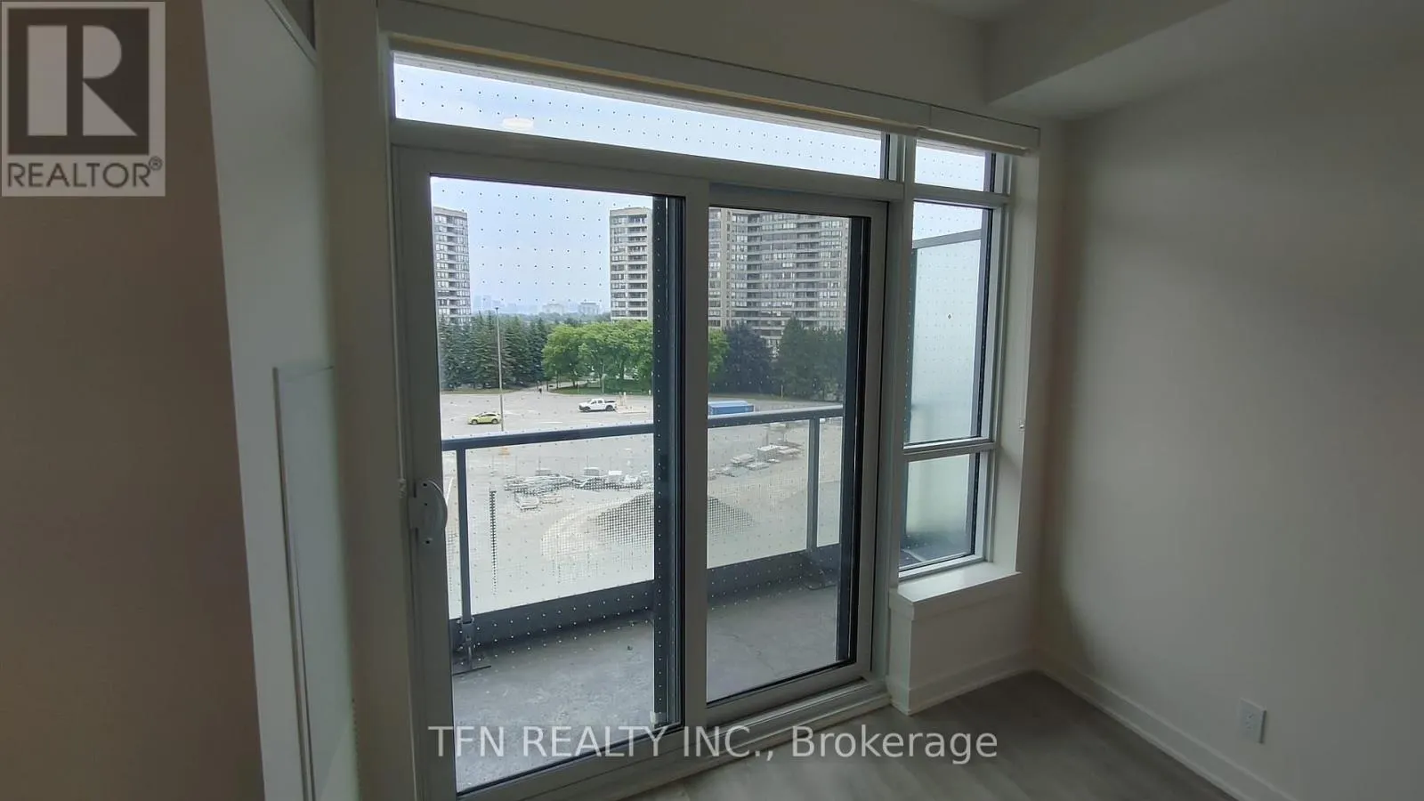 308 - 30 UPPER MALL WAY