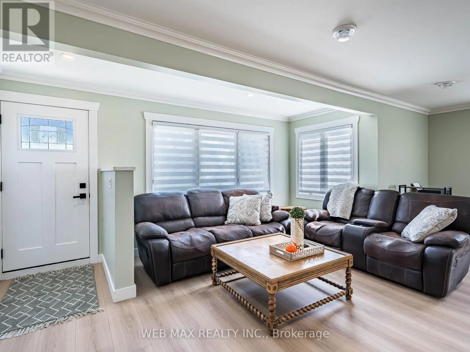 206 PARKVIEW DRIVE