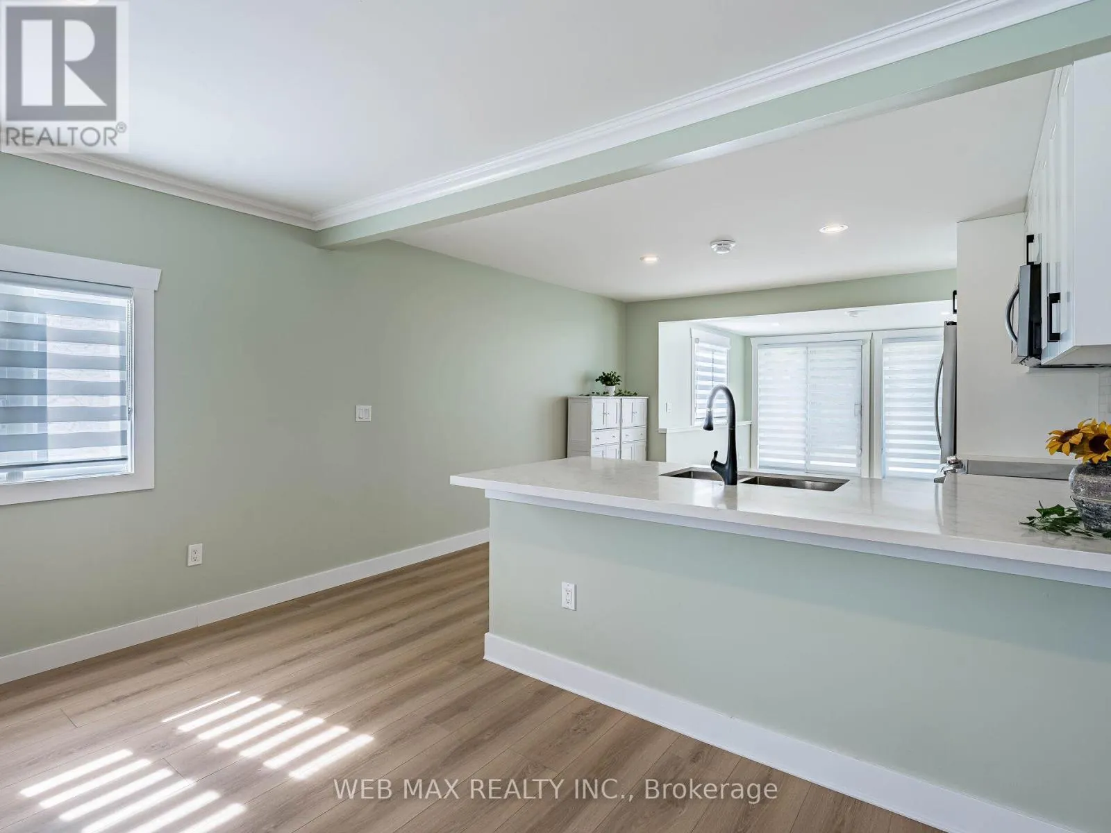 206 PARKVIEW DRIVE