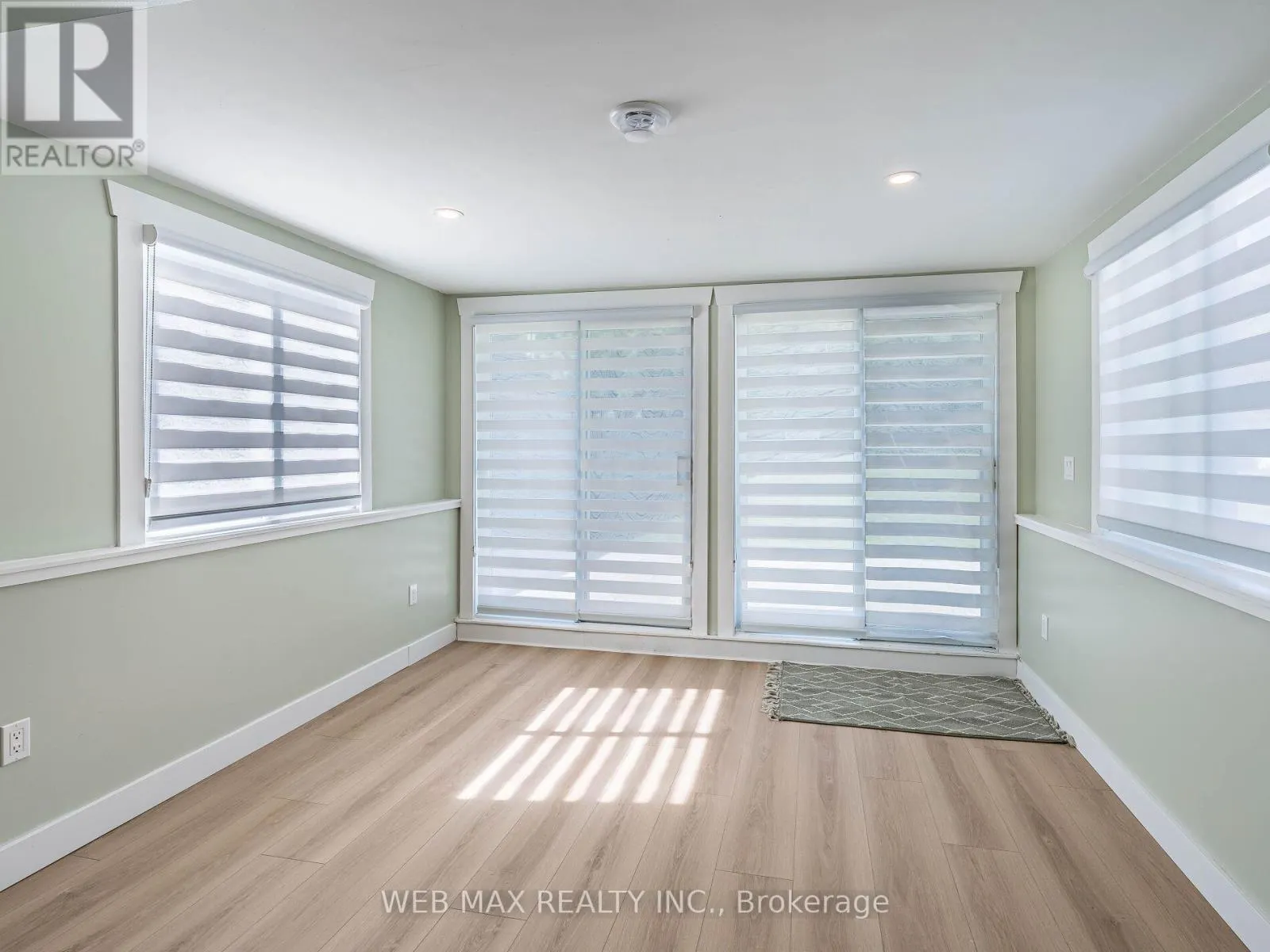 206 PARKVIEW DRIVE