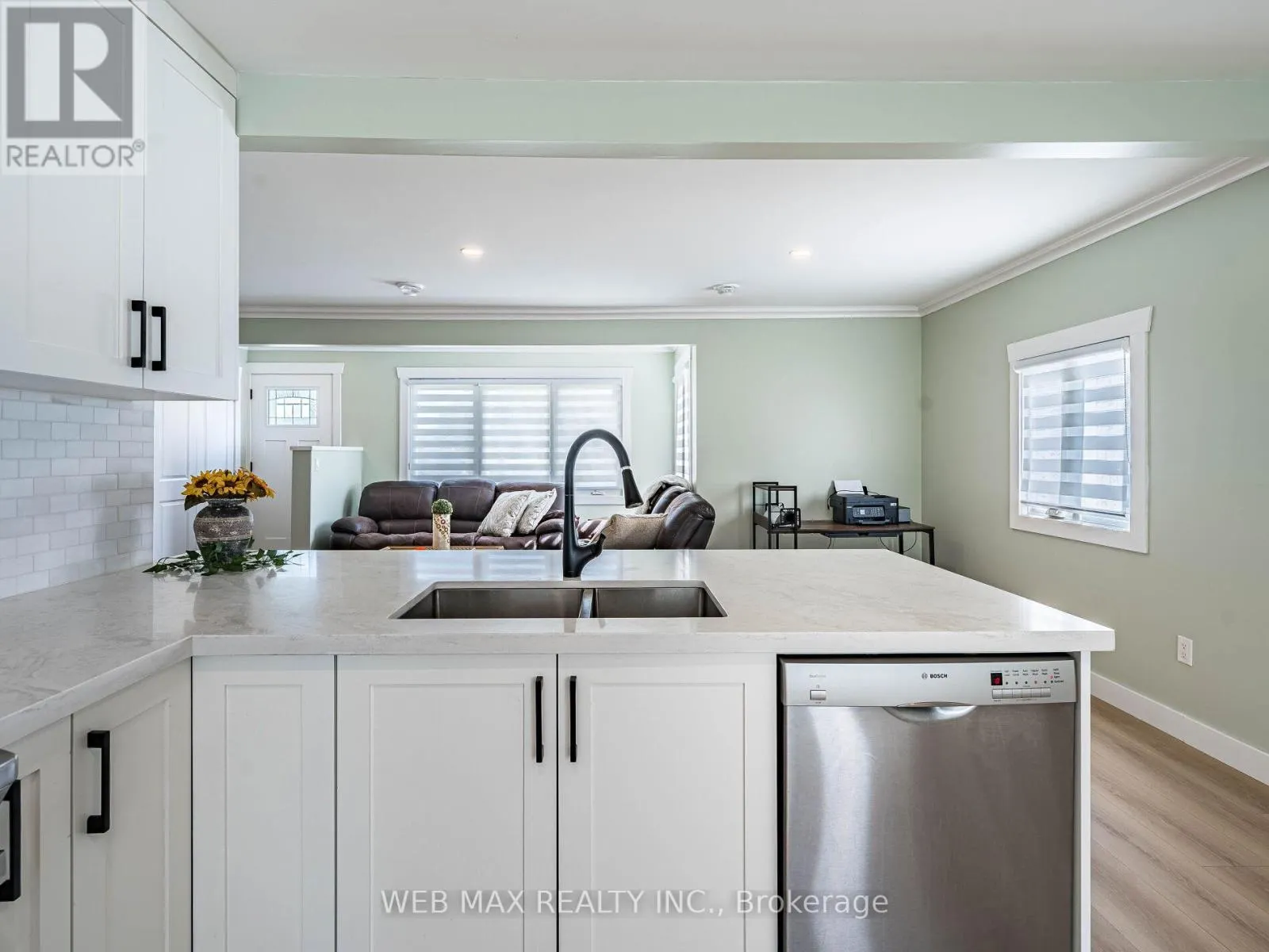 206 PARKVIEW DRIVE