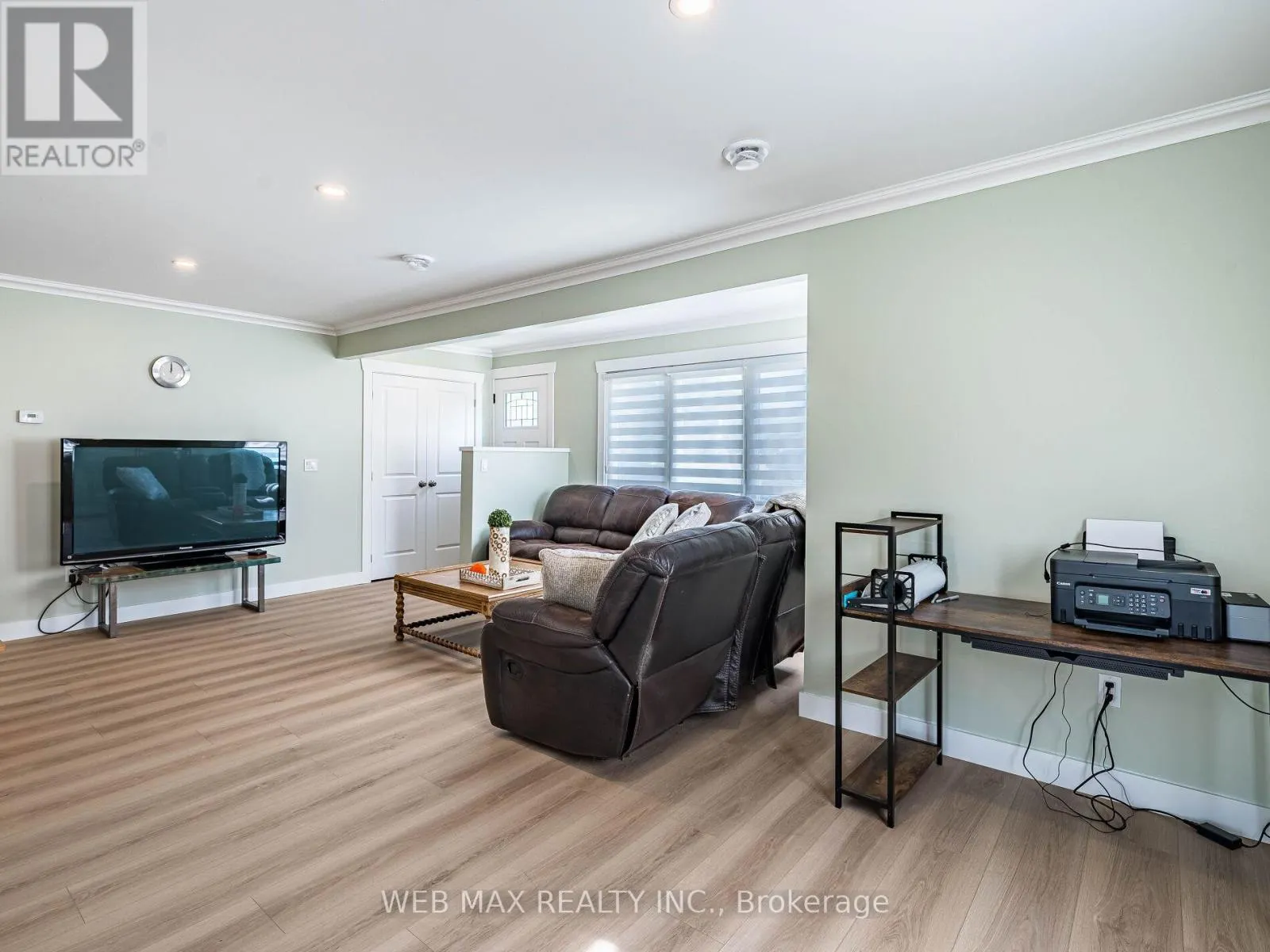 206 PARKVIEW DRIVE