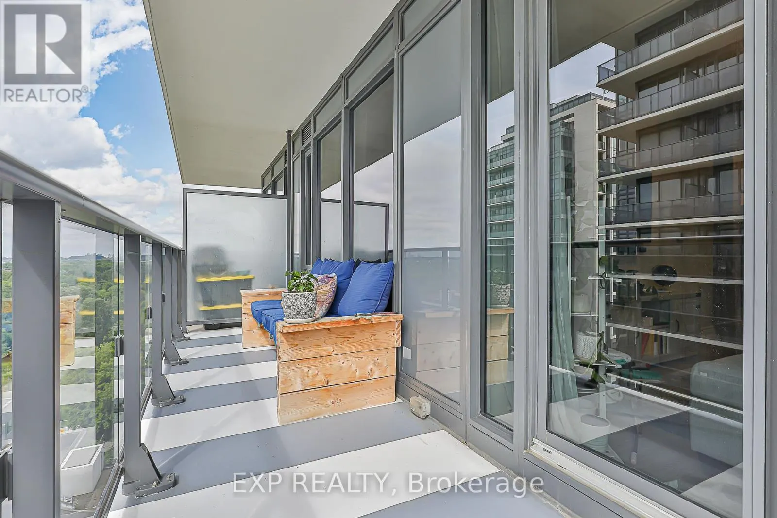 1005 - 9608 YONGE STREET