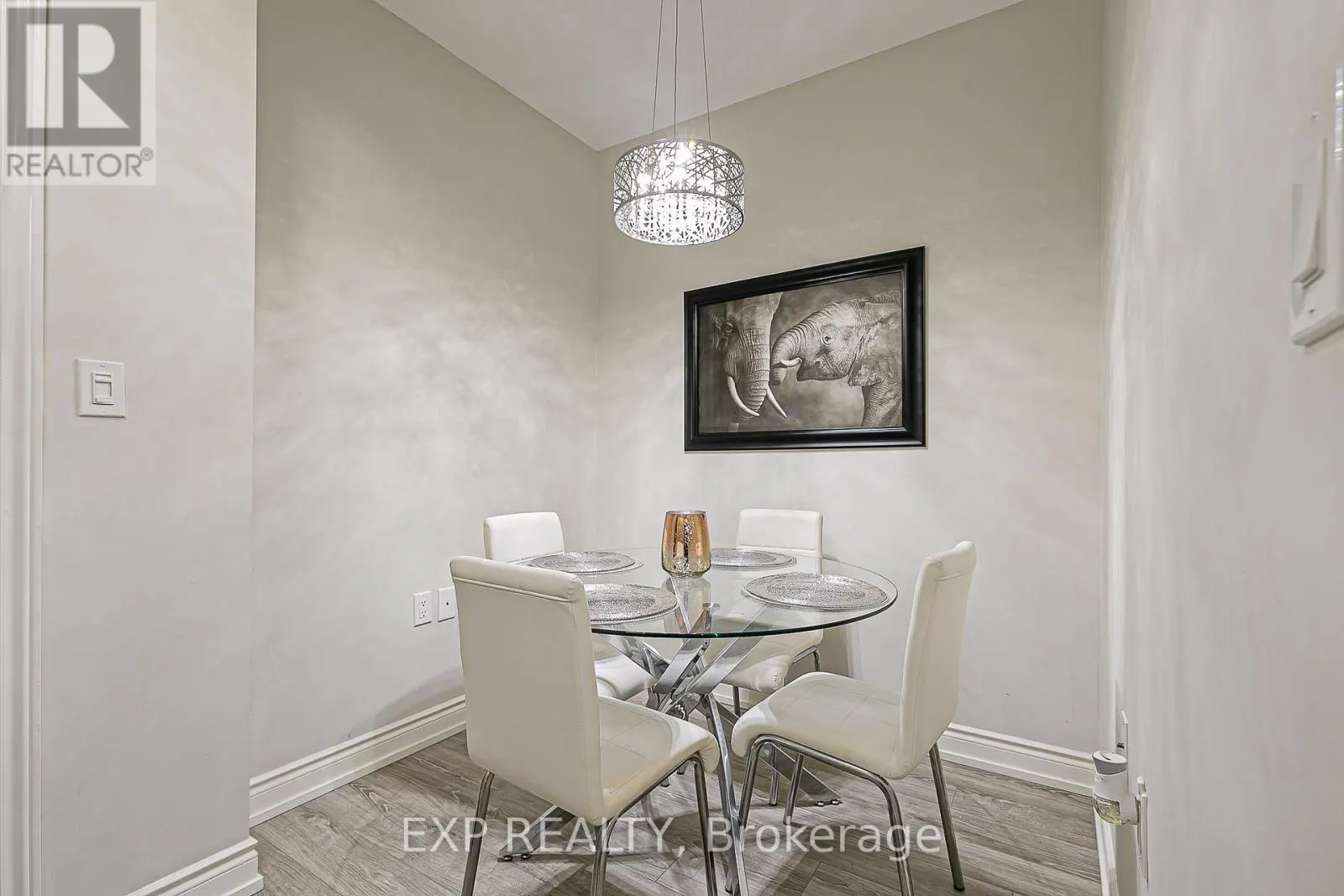 1005 - 9608 YONGE STREET