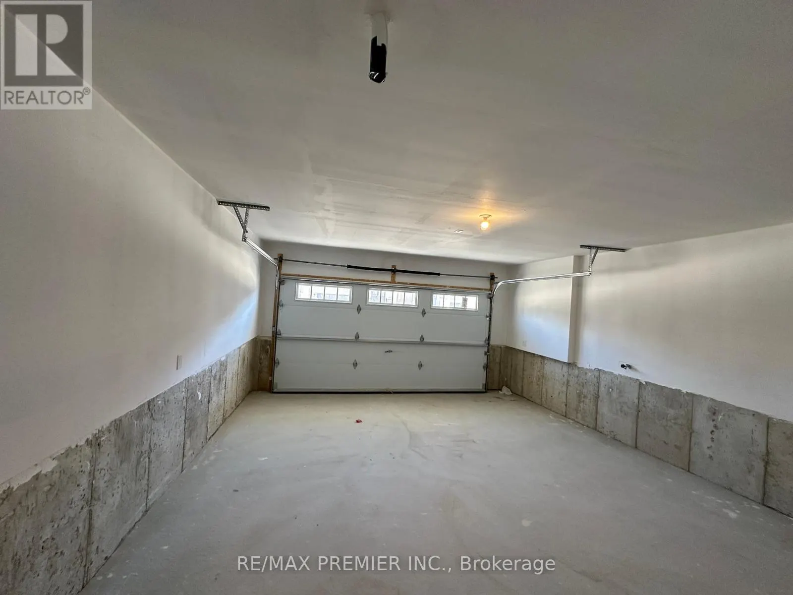 6 LA REINE AVENUE