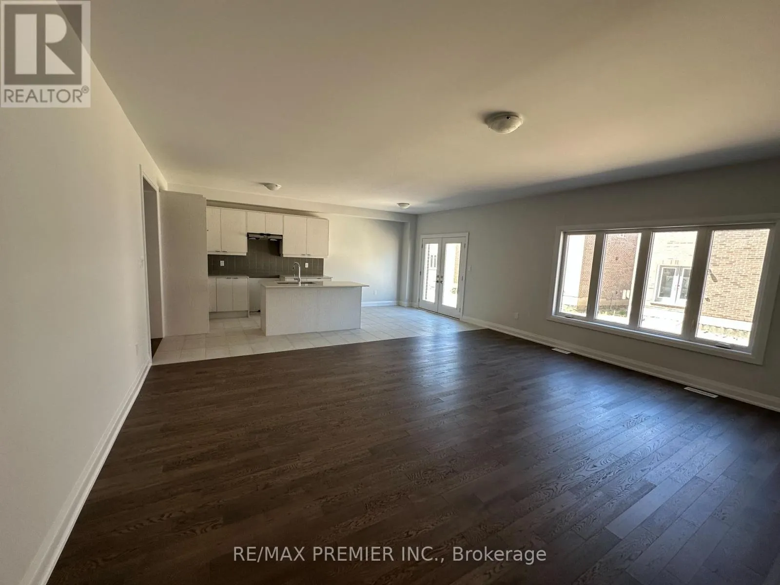 6 LA REINE AVENUE