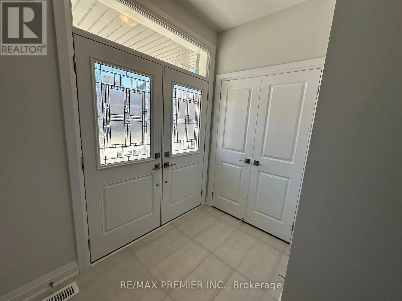 6 LA REINE AVENUE