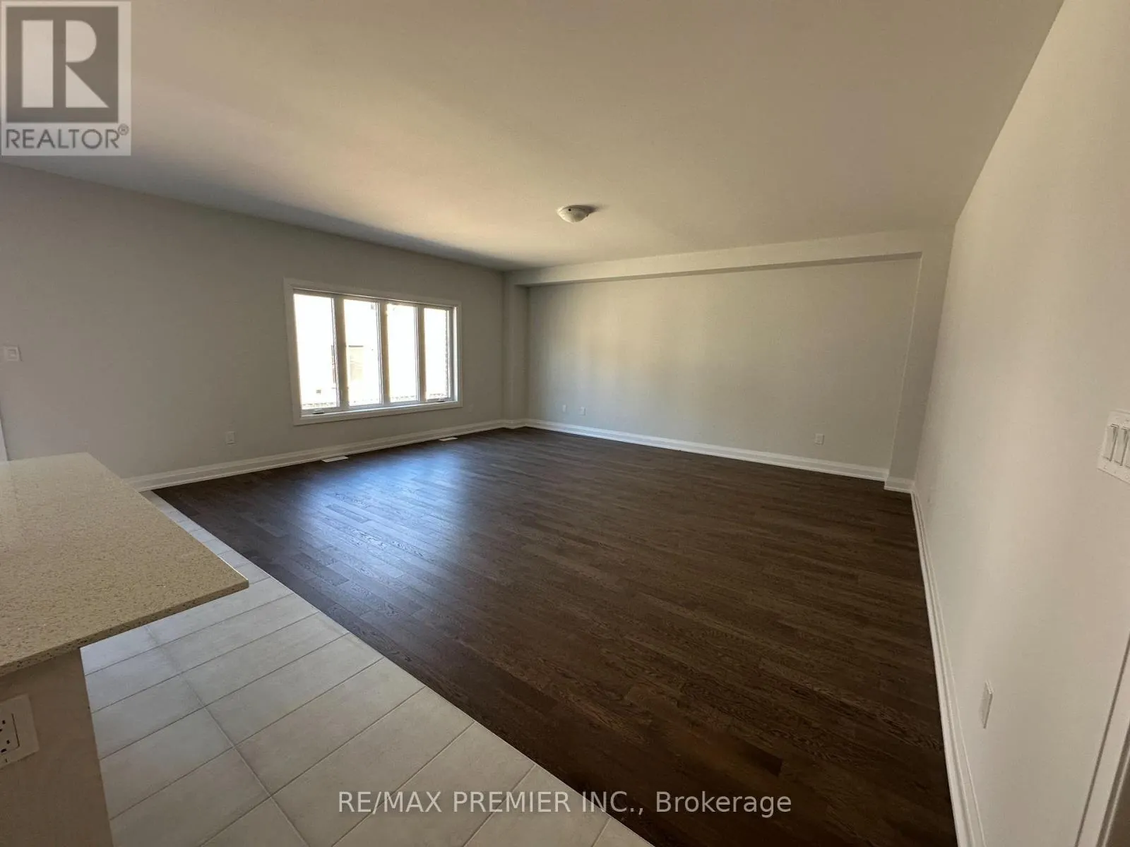 6 LA REINE AVENUE