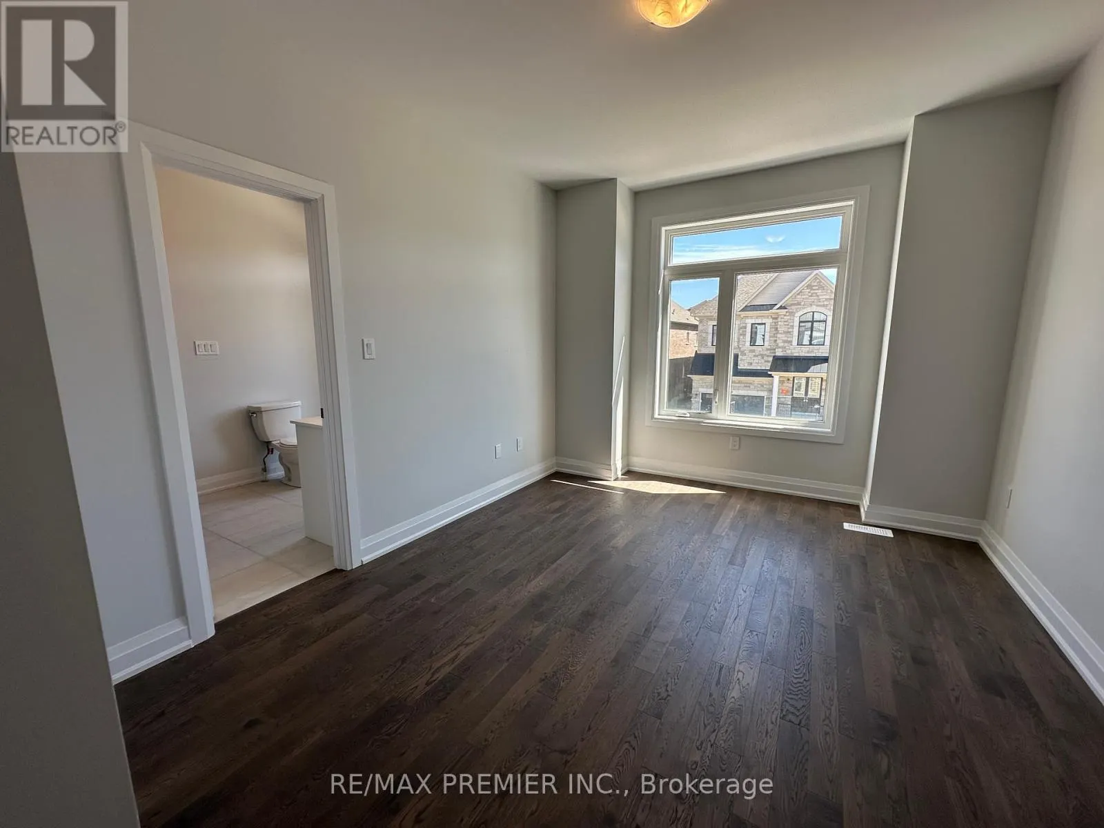 6 LA REINE AVENUE