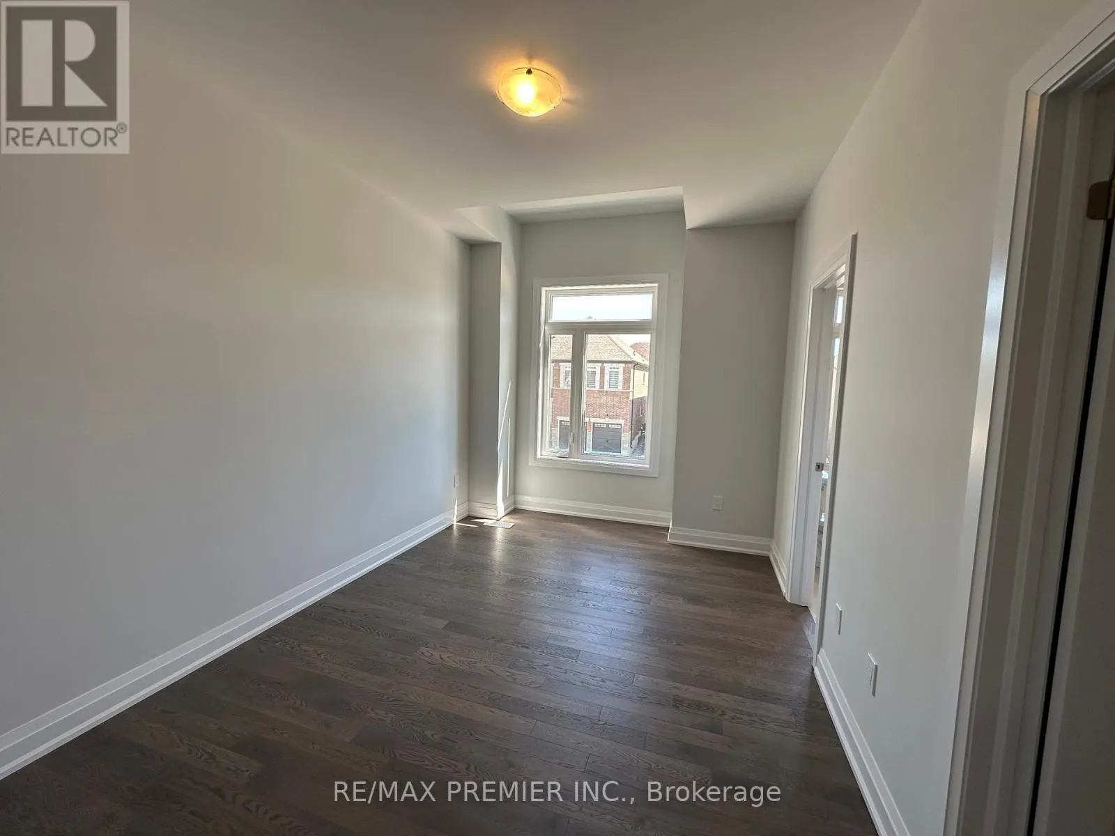 6 LA REINE AVENUE