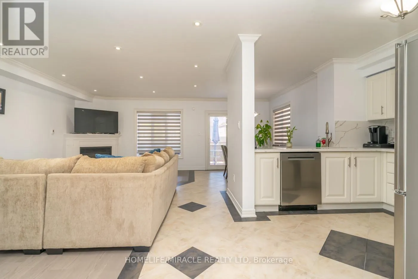 60 FOREST FOUNTAIN DRIVE