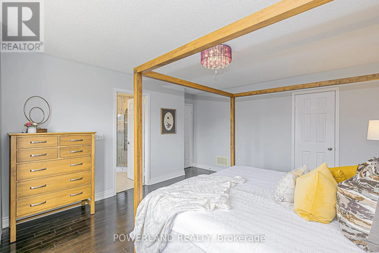 32 RALPH CHALMERS AVENUE