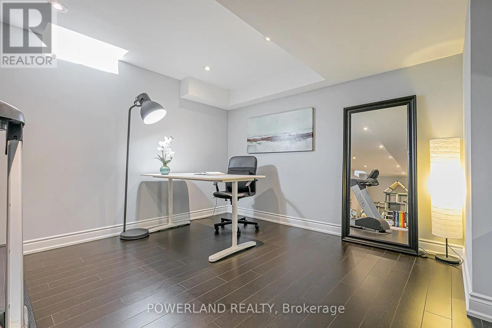32 RALPH CHALMERS AVENUE