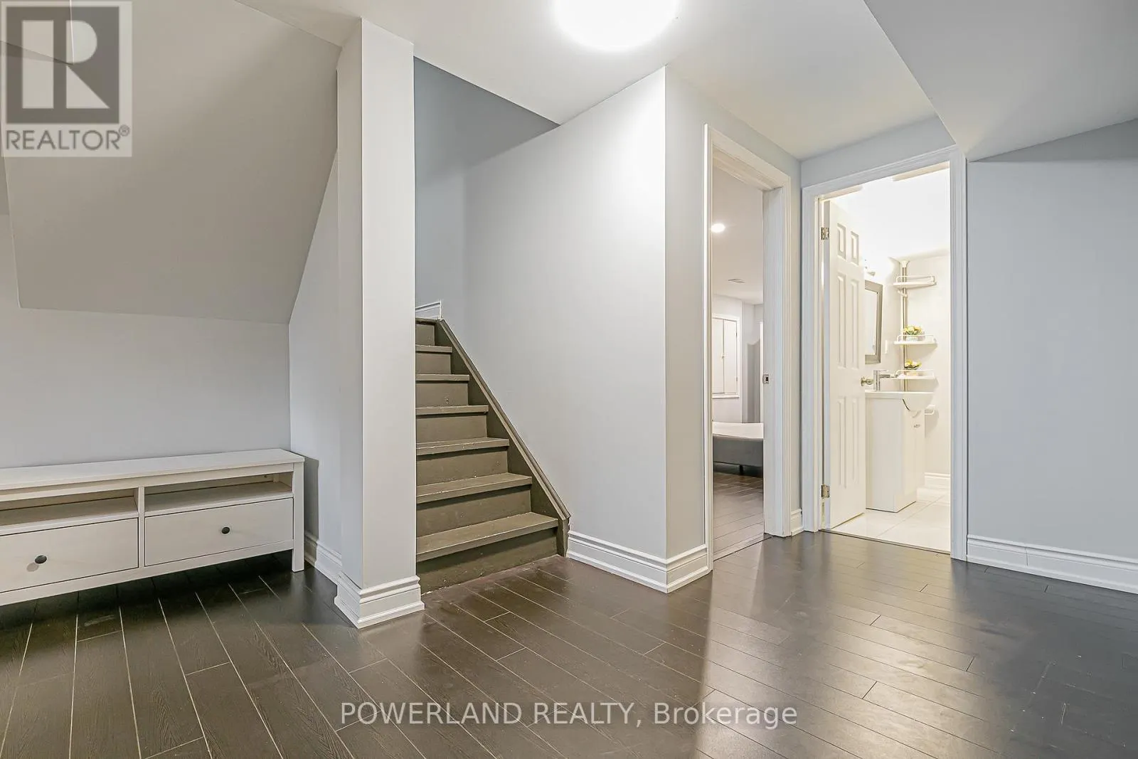 32 RALPH CHALMERS AVENUE