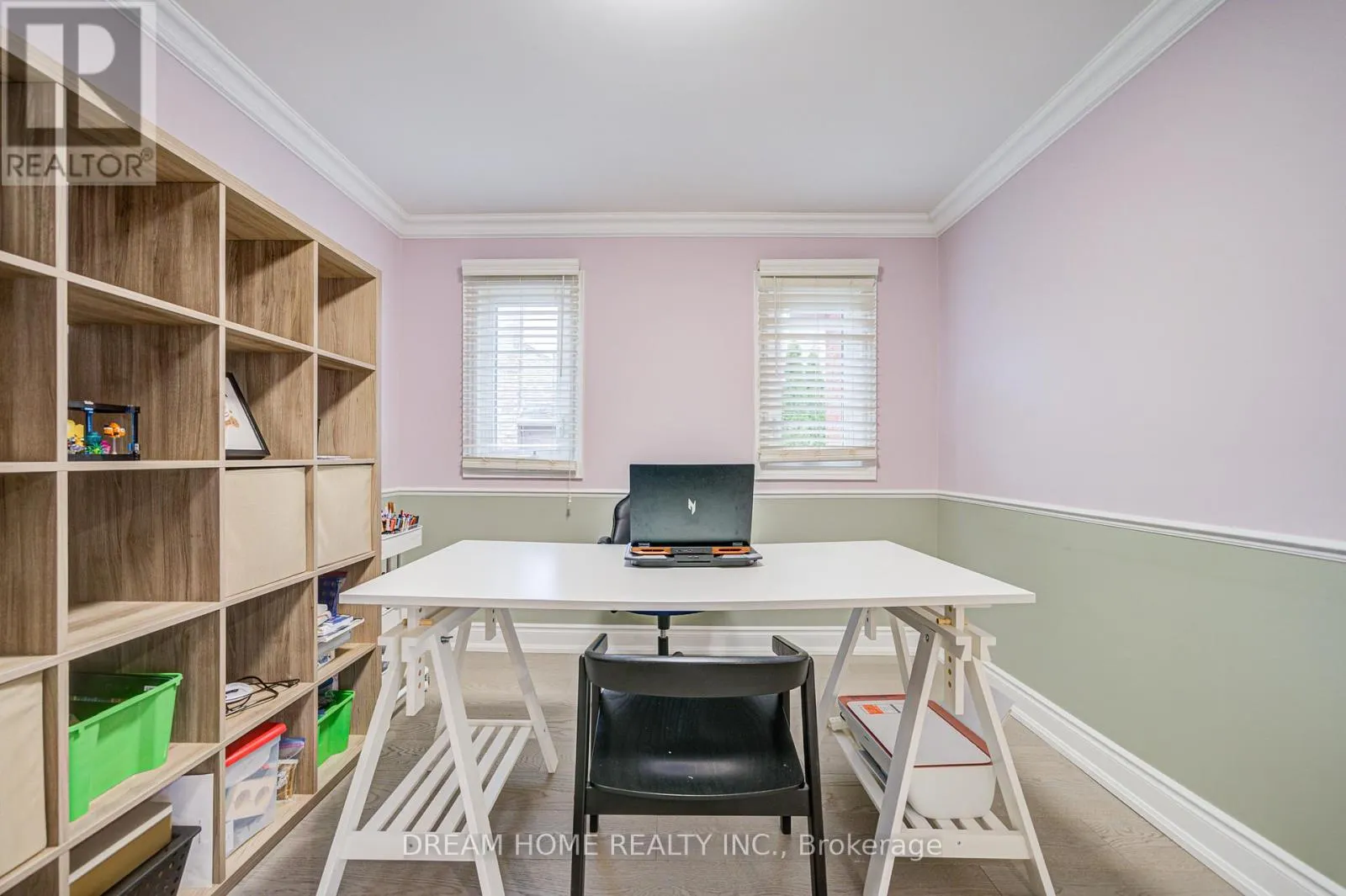 352 KENNEDY STREET W