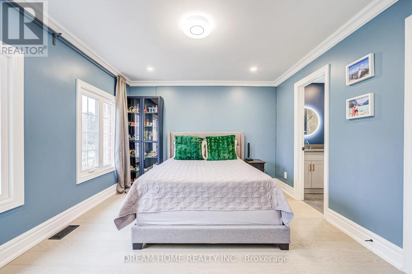 352 KENNEDY STREET W