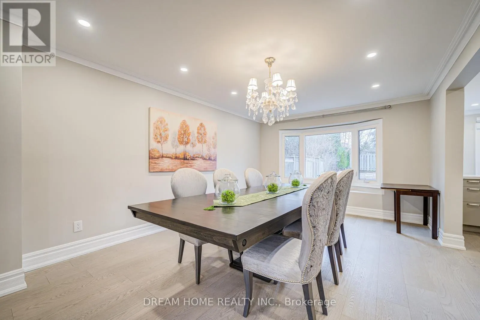 352 KENNEDY STREET W