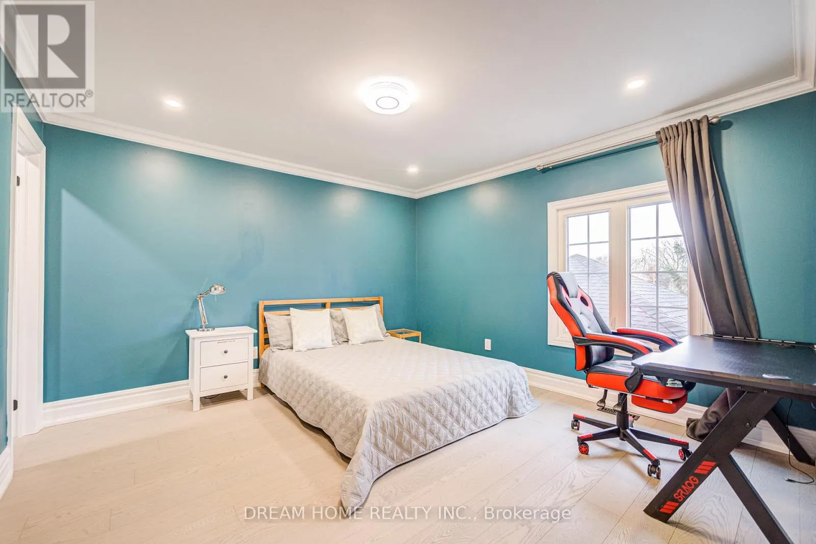 352 KENNEDY STREET W