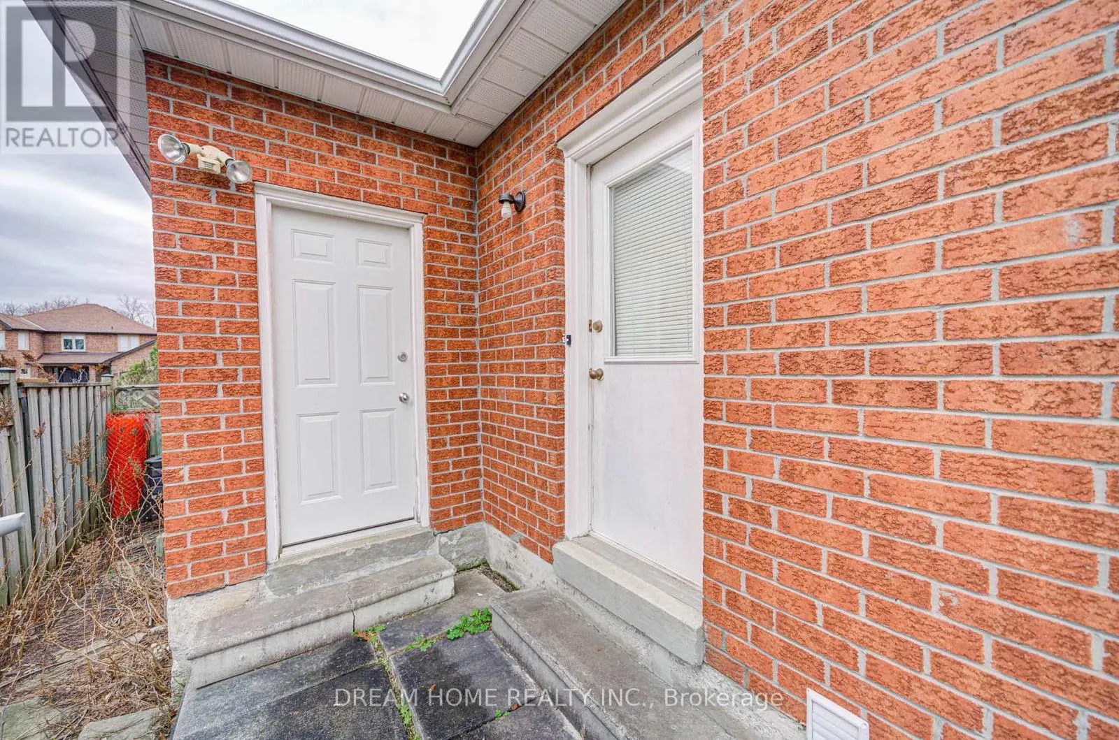 352 KENNEDY STREET W