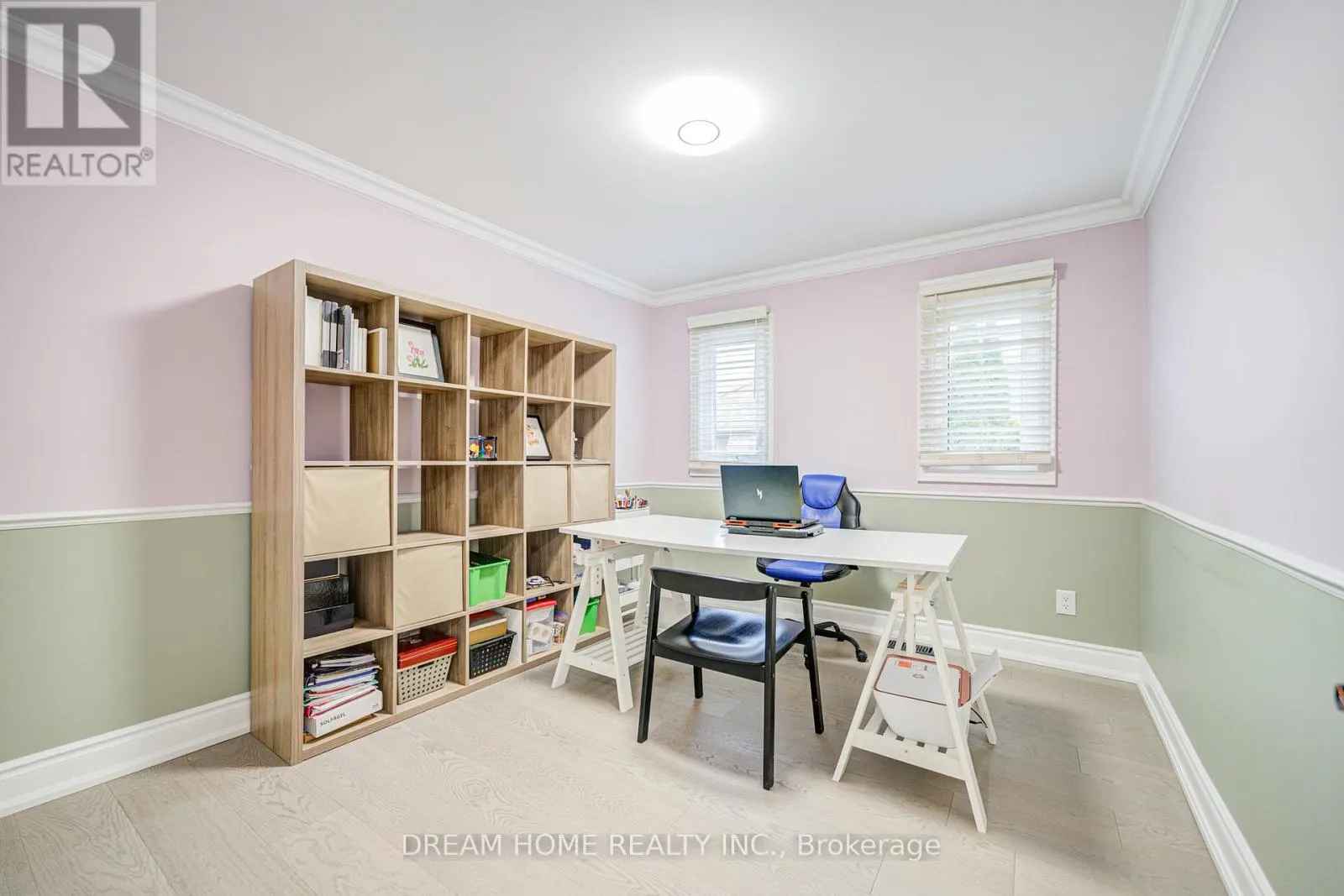 352 KENNEDY STREET W