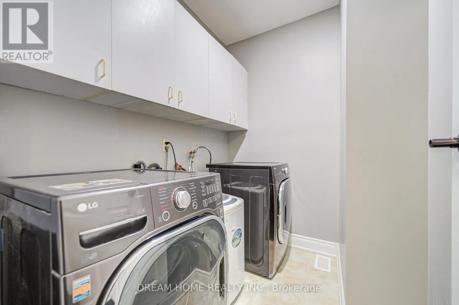 352 KENNEDY STREET W