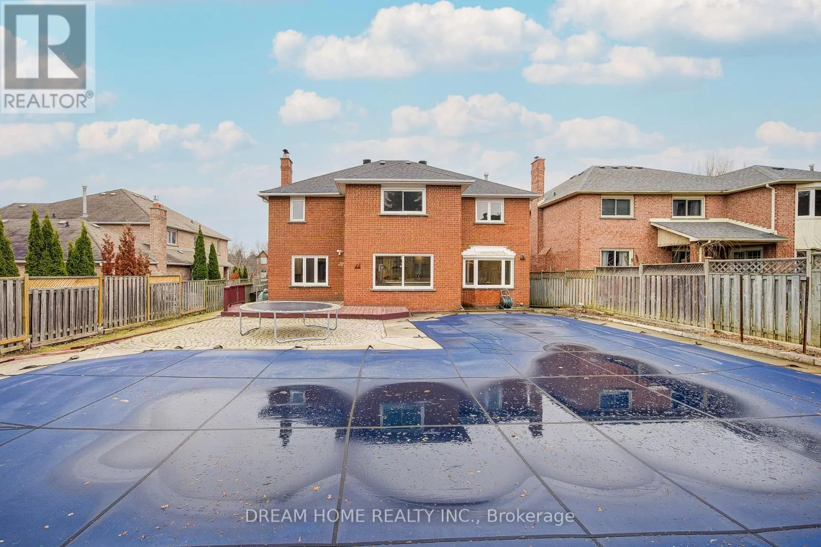 352 KENNEDY STREET W