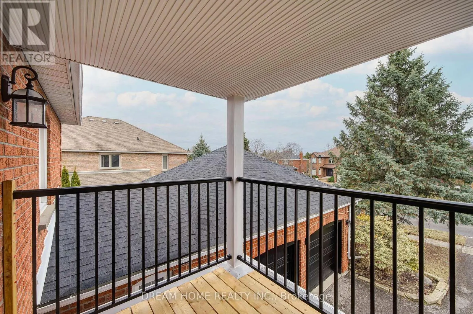 352 KENNEDY STREET W