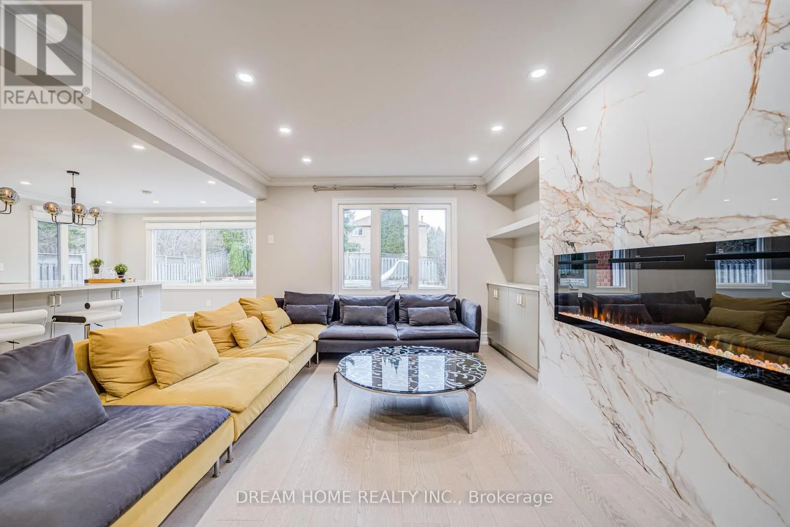 352 KENNEDY STREET W