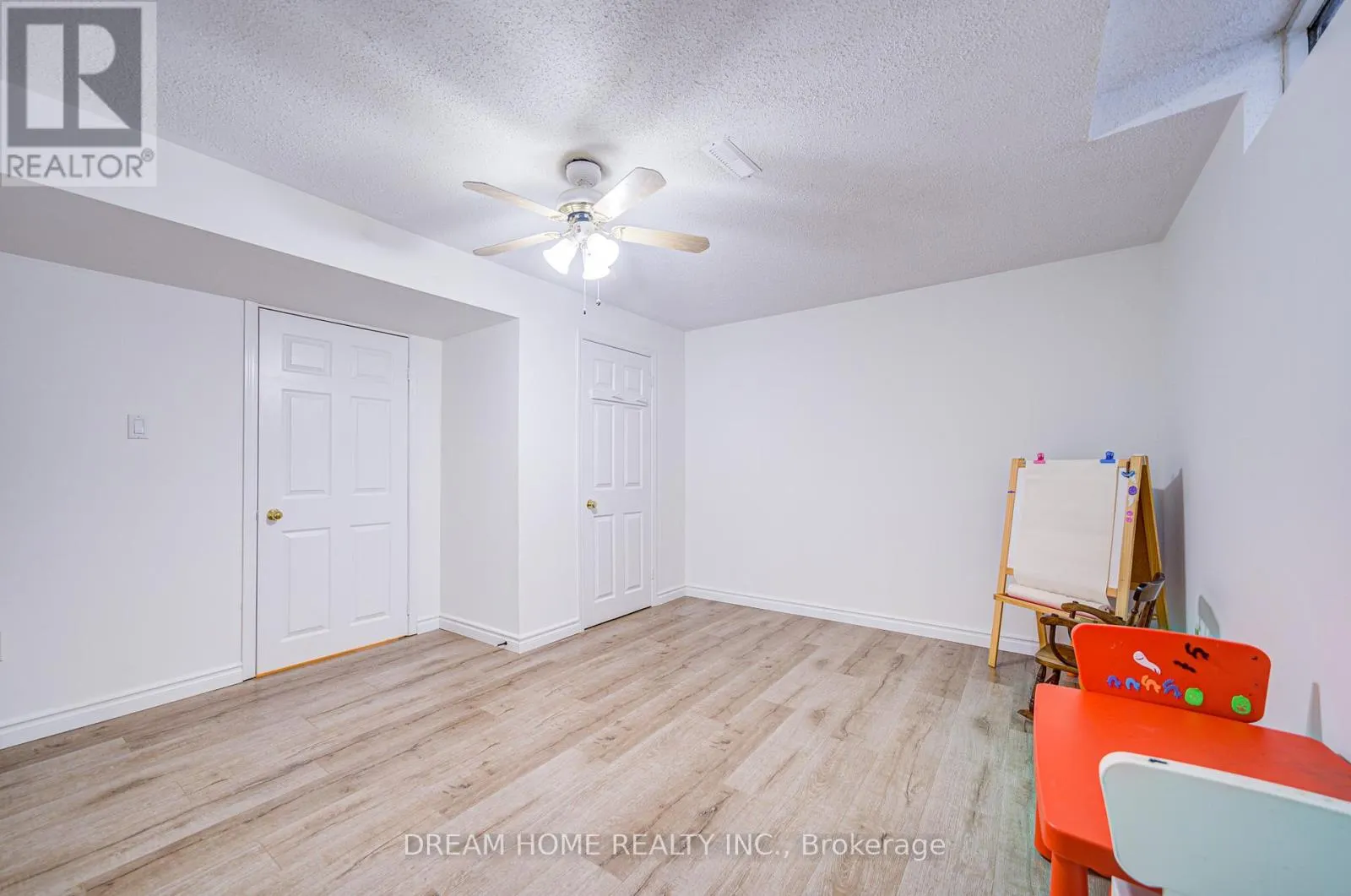 352 KENNEDY STREET W