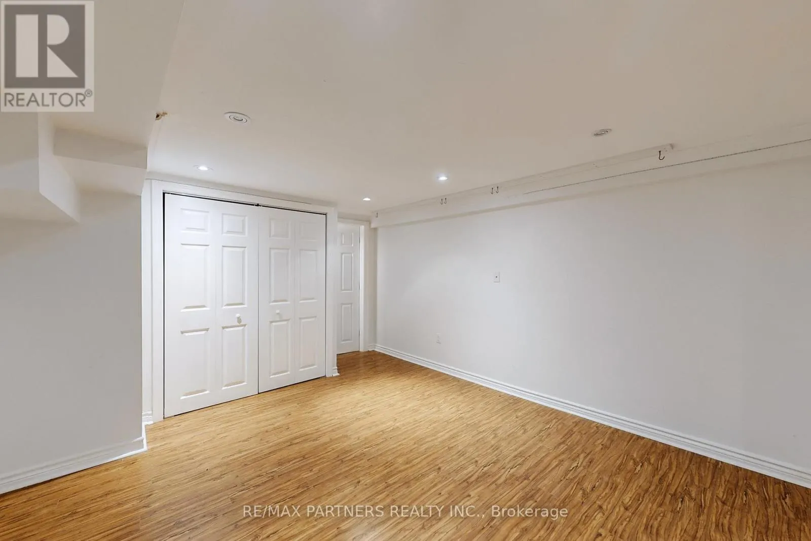 26 SANDFIELD DRIVE