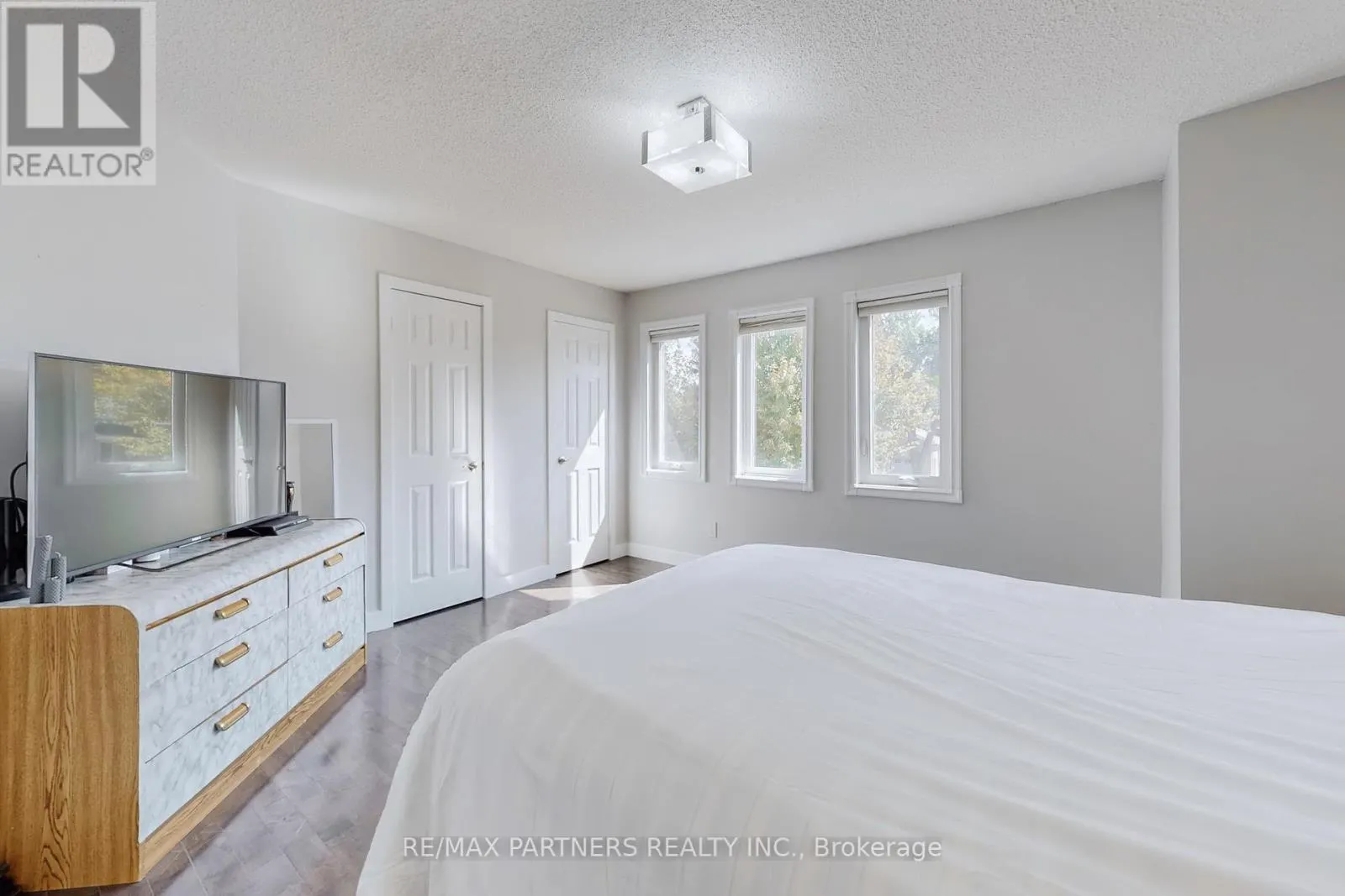 26 SANDFIELD DRIVE