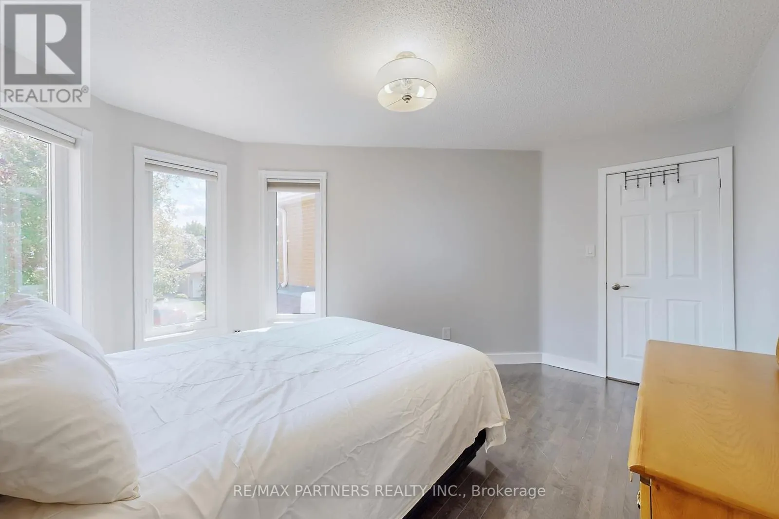 26 SANDFIELD DRIVE
