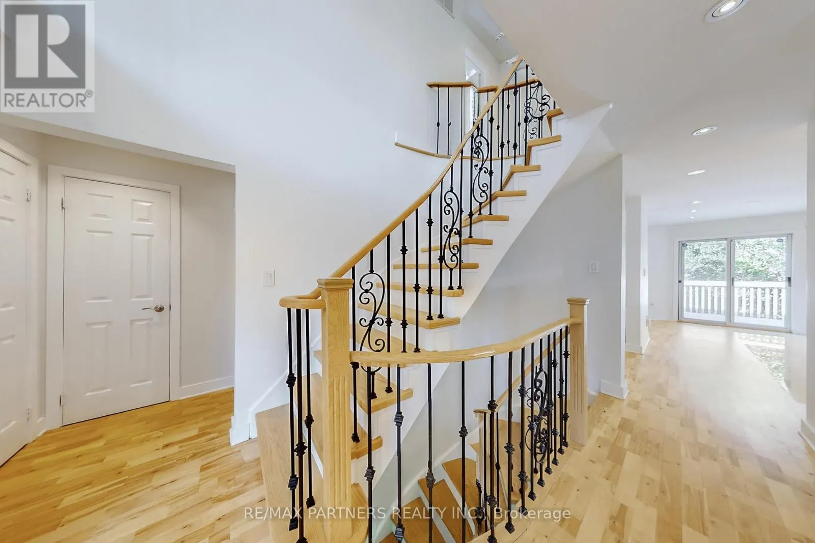 26 SANDFIELD DRIVE