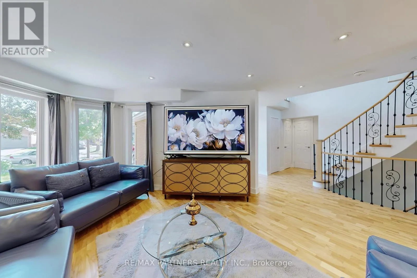 26 SANDFIELD DRIVE