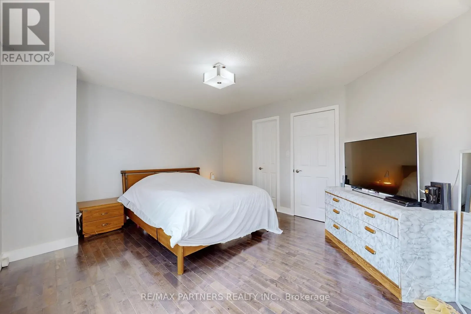 26 SANDFIELD DRIVE
