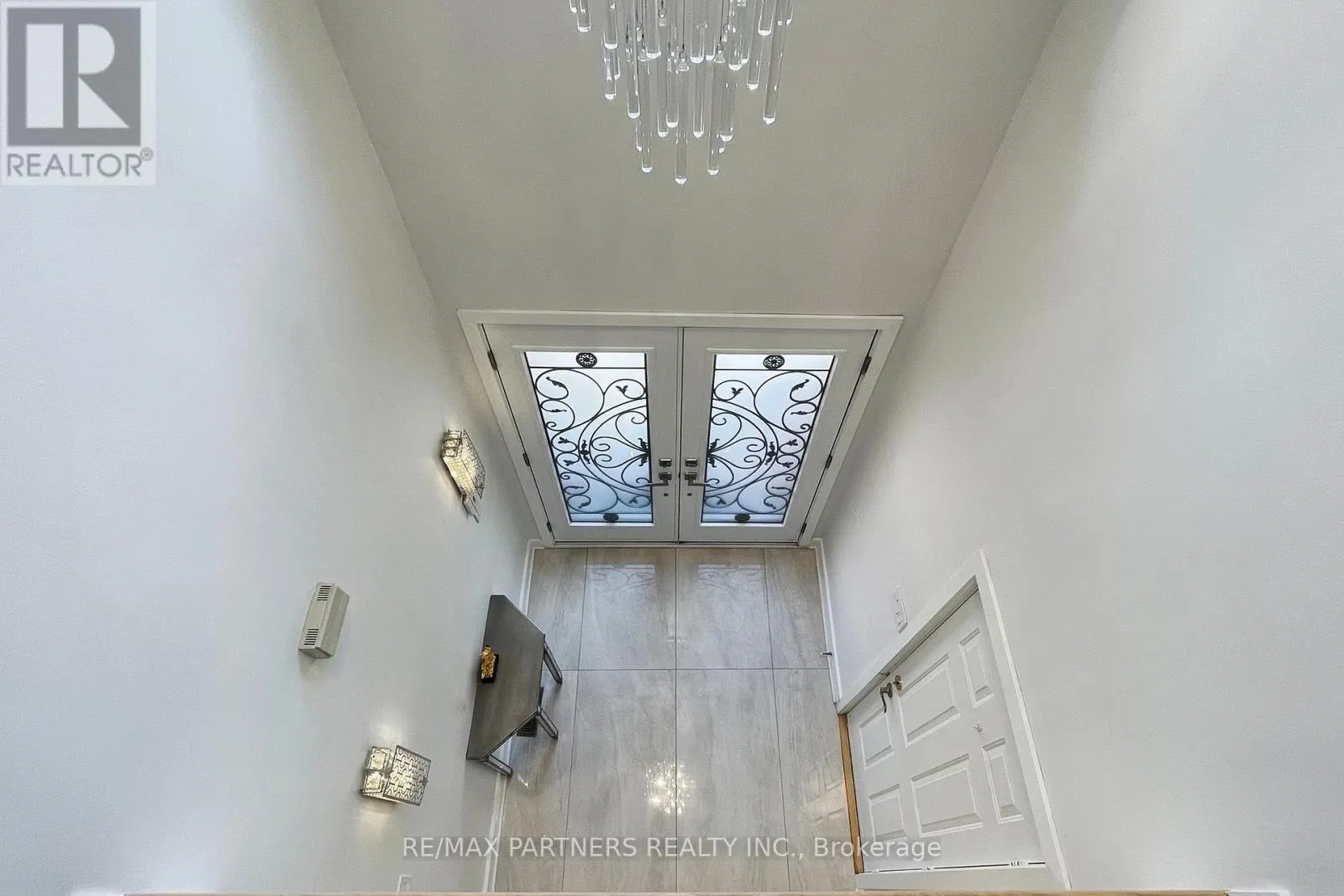 26 SANDFIELD DRIVE